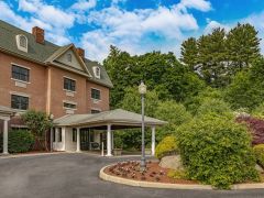 Holiday Manor at Woodside community exterior